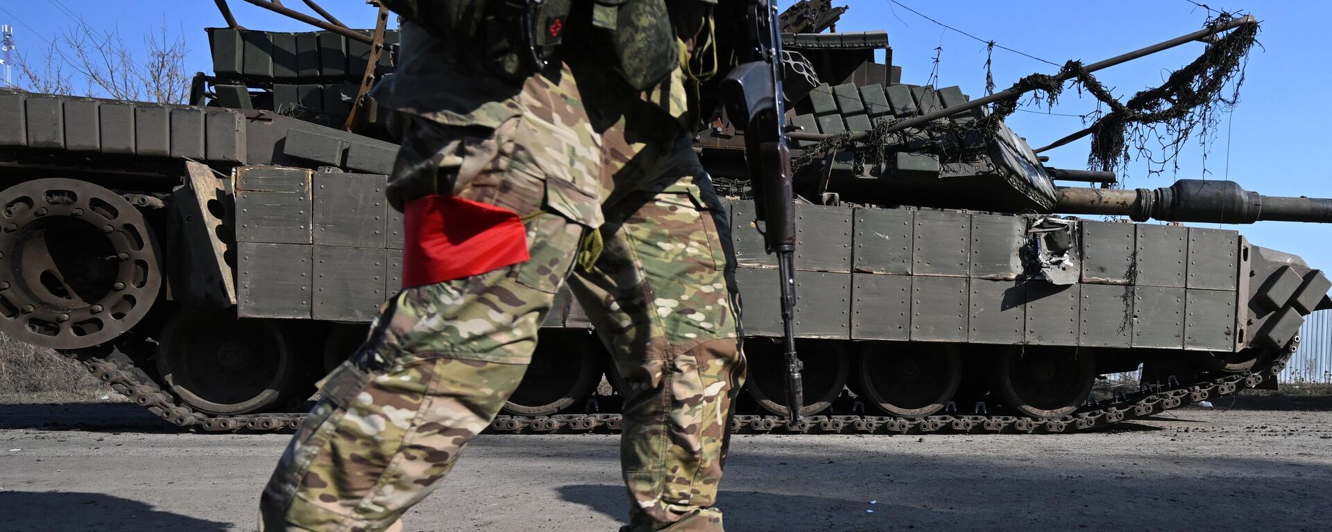 Подбитый танк Абрамс ВСУ, эвакуированный из-под Суджи - Sputnik Абхазия, 1920, 26.04.2026