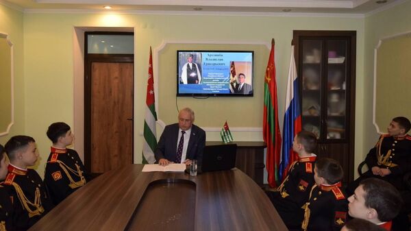 Выставка 80 мгновений из жизни Владислава Ардзинба открылась в официальном представительстве республики в Приднестровье. - Sputnik Аҧсны