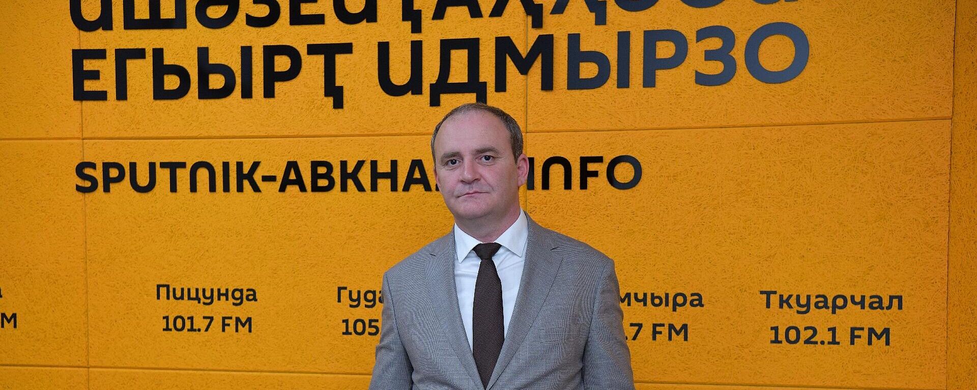 Гражданин и начальник: Габелия об особенностях службы в налоговых органах  - Sputnik Абхазия, 1920, 15.04.2025