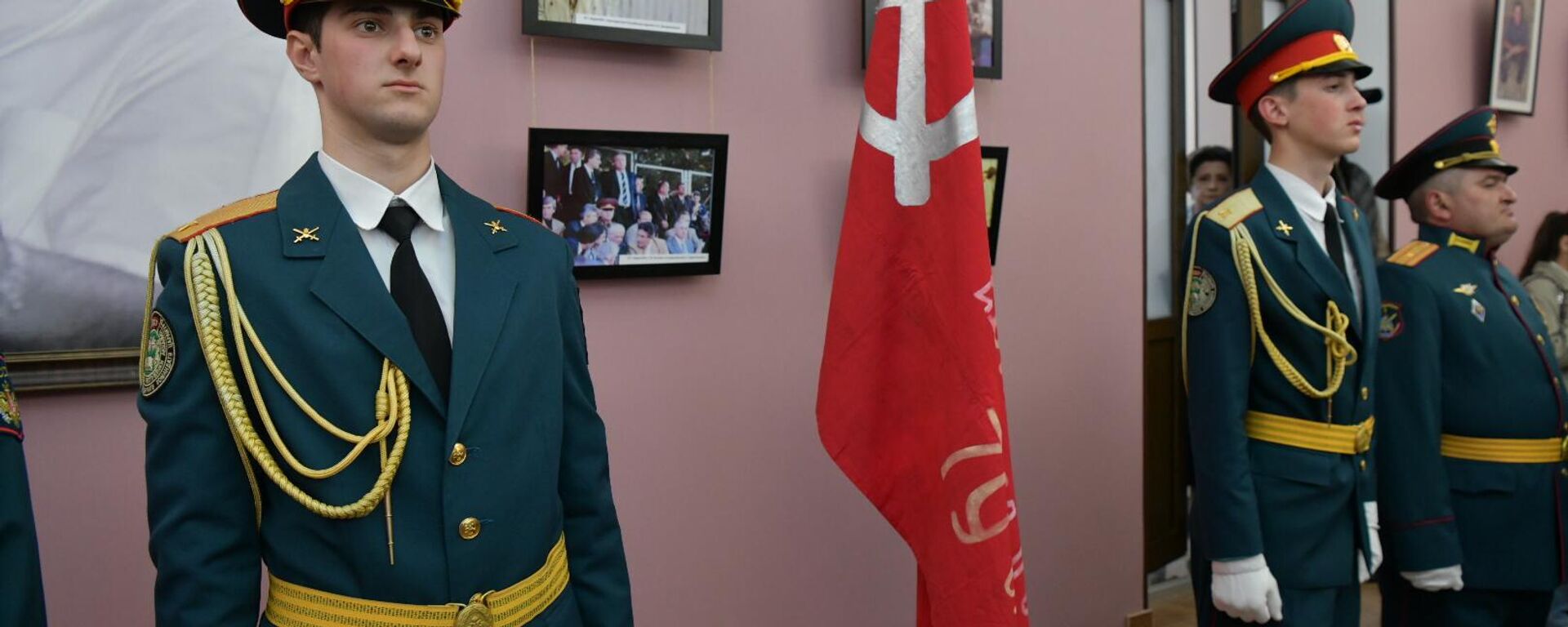 Копию знамени Победы передали Музею Боевой Славы в Сухуме - Sputnik Абхазия, 1920, 18.04.2025