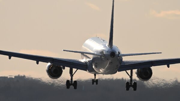 Самолет AIRBUS A320 авиакомпании Аэрофлот заходит на посадку в международном аэропорту Шереметьево им. А.С. Пушкина. - Sputnik Аҧсны