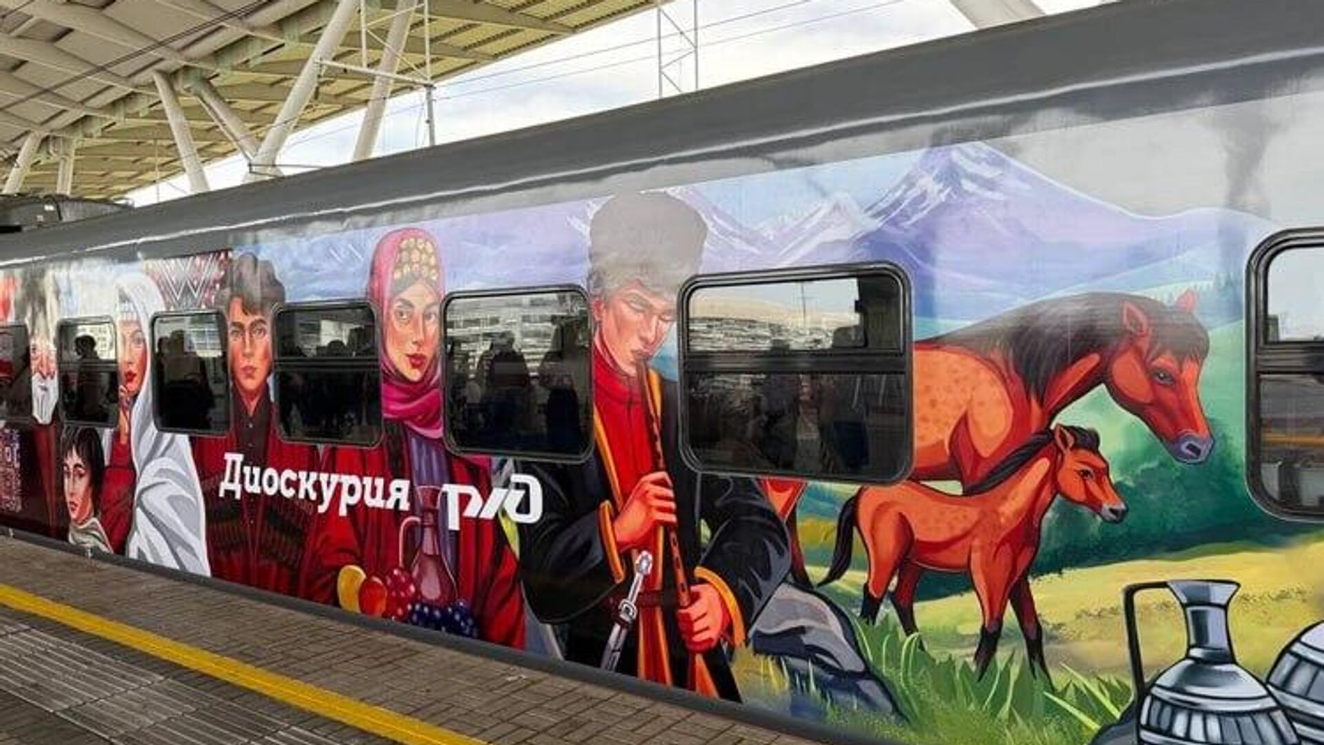 Новый международный электропоезд серии ЭП2ДМ Диоскурия, названный в честь античного названия Сухума, отправляется в первый рейс со станции Имеретинский курорт, расположенной на федеральной территории Сириус, в столицу Абхазии Сухум. Новый международный электропоезд серии ЭП2ДМ Диоскурия, названный в честь античного названия Сухума, отправляется в первый рейс со станции Имеретинский курорт, расположенной на федеральной территории Сириус, в столицу Абхазии Сухум. - Sputnik Абхазия, 1920, 01.05.2025