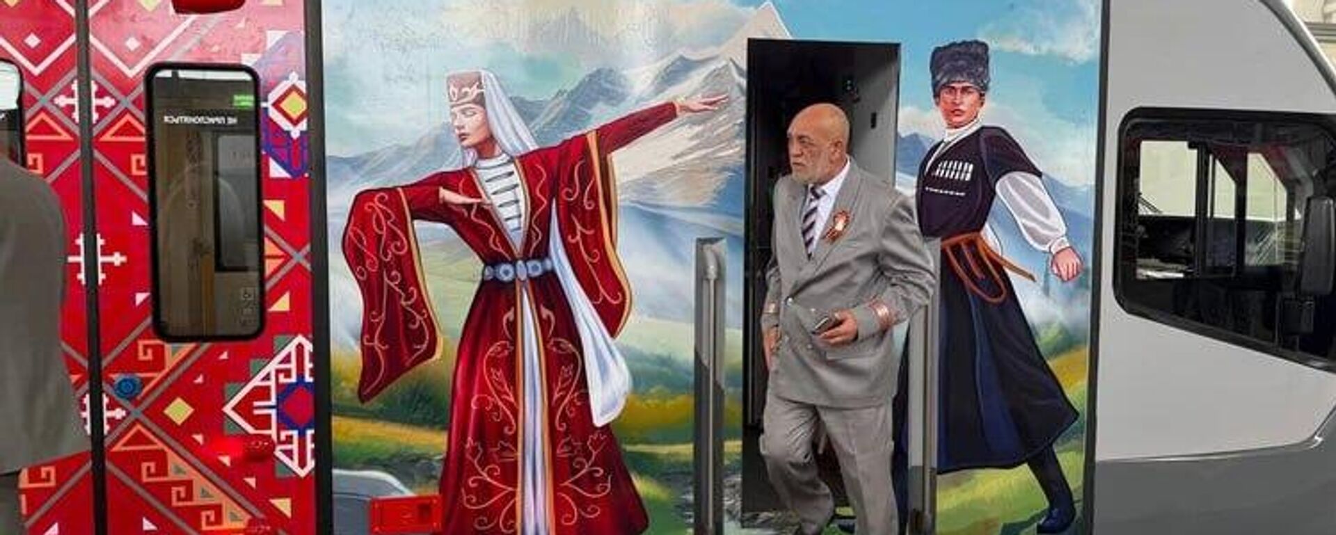 Новый международный электропоезд серии ЭП2ДМ Диоскурия, названный в честь античного названия Сухума, отправляется в первый рейс со станции Имеретинский курорт, расположенной на федеральной территории Сириус, в столицу Абхазии Сухум. - Sputnik Абхазия, 1920, 14.04.2026