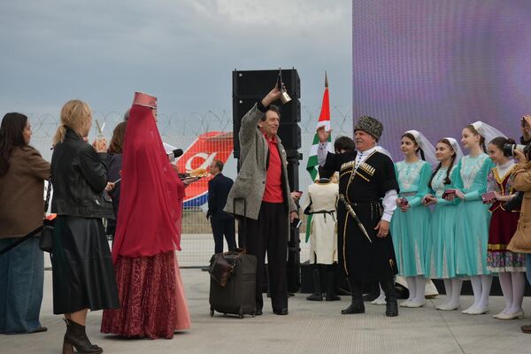 Сухумский аэропорт официально открыт Сухумский аэропорт официально открыт - Sputnik Абхазия