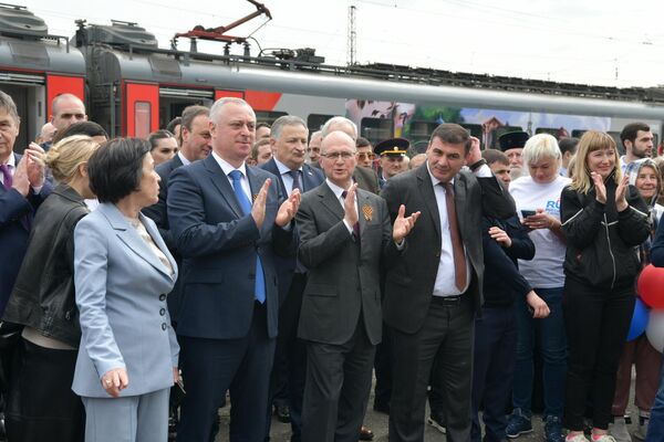 В Сухум прибыл первый электропоезд Диоскурия из Сочи В Сухум прибыл первый электропоезд Диоскурия из Сочи - Sputnik Абхазия