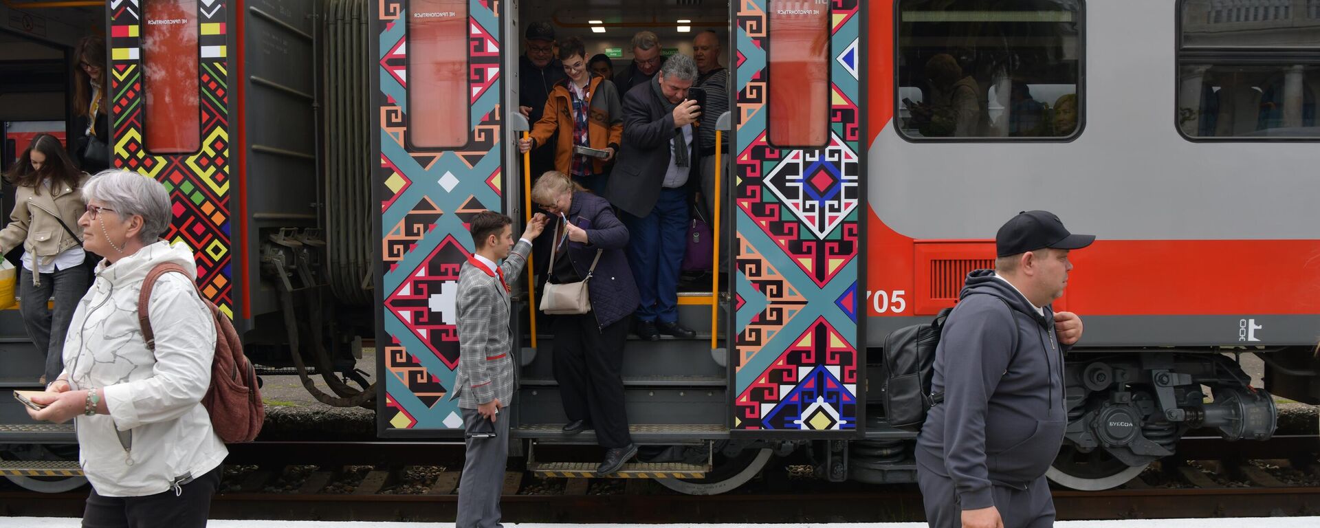 Электропоезд Диоскурия прибыл на Сухумский вокзал - Sputnik Абхазия, 1920, 04.12.2025