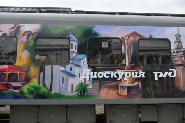 Жәларбжьаратәи афымцадәыӷба ҿыц "Диоскуриа" раԥхьаӡа акәны Аҟәатәи авокзал ахь иааит Жәларбжьаратәи афымцадәыӷба ҿыц "Диоскуриа" раԥхьаӡа акәны Аҟәатәи авокзал ахь иааит - Sputnik Аҧсны