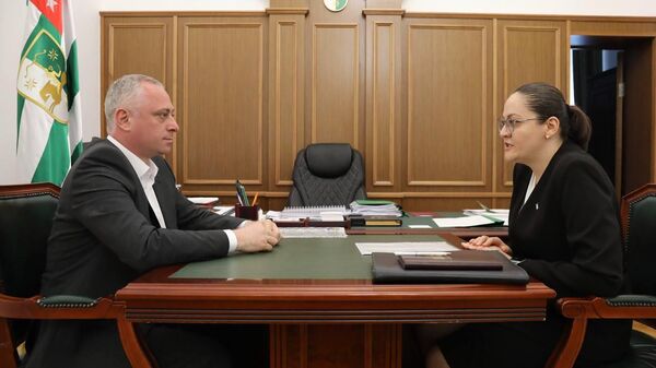 Президент провел встречу с уполномоченной по правам человека Анас Кишмария - Sputnik Аҧсны