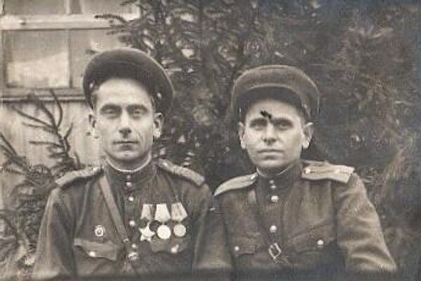 Кунта Хашба (слева) Кунта Хашба (слева) - Sputnik Абхазия
