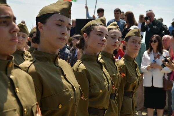В шествии принимали участие и представительницы прекрасного пола. - Sputnik Абхазия