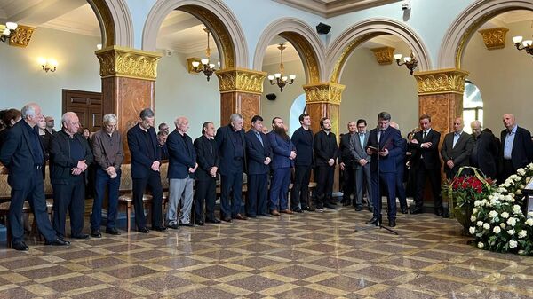 Началась церемония прощания с Народным писателем Абхазии Алексеем Гогуа - Sputnik Абхазия