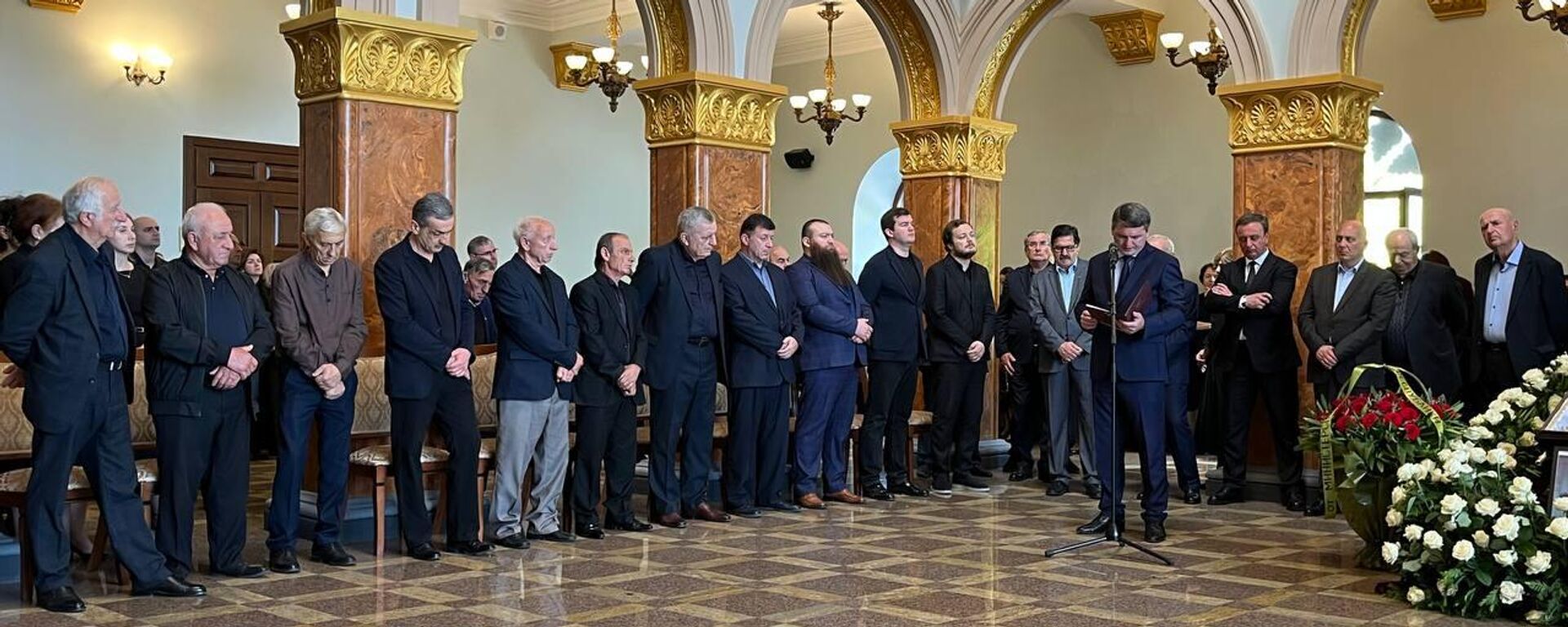 Началась церемония прощания с Народным писателем Абхазии Алексеем Гогуа - Sputnik Абхазия, 1920, 10.05.2025