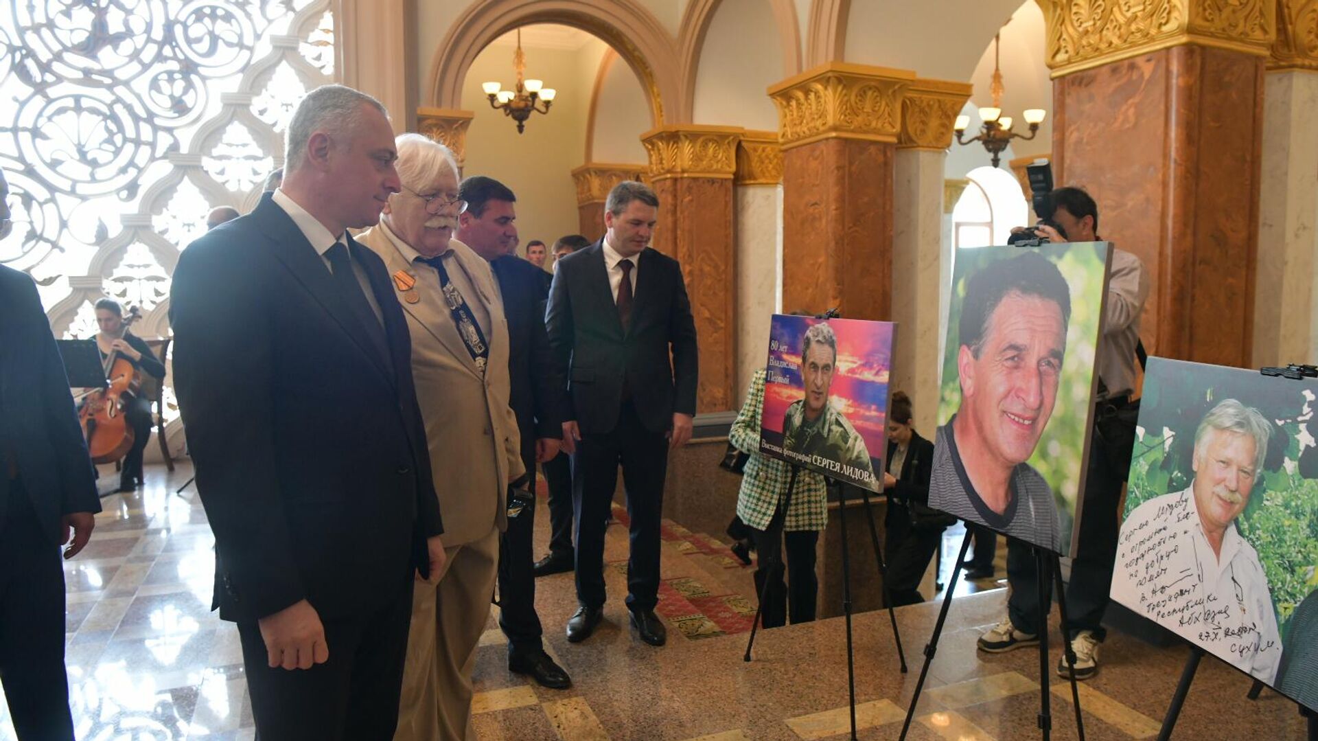 Однодневная фотовыставка, посвященная 80-летию со дня рождения первого президента Абхазии Владислава Ардзинба Однодневная фотовыставка, посвященная 80-летию со дня рождения первого президента Абхазии Владислава Ардзинба - Sputnik Аҧсны, 1920, 19.05.2025