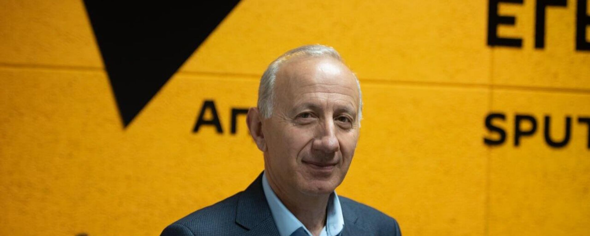 Премьера документального фильма Жизнь - это Родина к 80-летию Владислава Ардзинба - Sputnik Абхазия, 1920, 15.05.2025