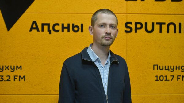 Владислав Арӡынба изку адокументалтә фильм арбан 1-тәи аканал аҿы - Sputnik Аҧсны
