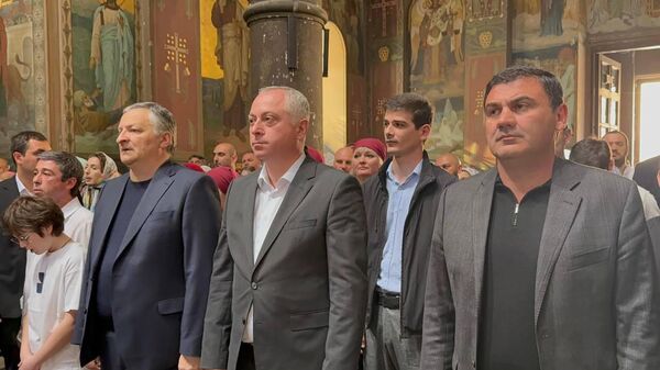 Президент Абхазии Бадра Гунба посетил праздничную службу в Новом Афоне - Sputnik Аҧсны