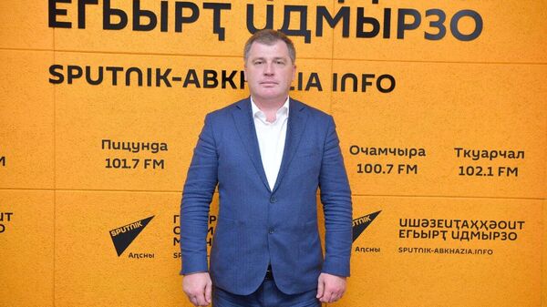 Долги арендаторов, требования и прогнозы: Зухба рассказал о приватизации госимущества - Sputnik Абхазия