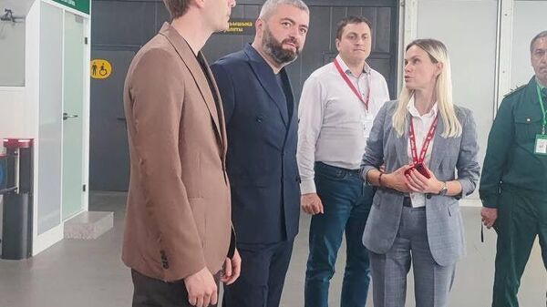 Глава Минтуризма Астамур Логуа обсудил вопросы сотрудничества с руководством сухумского аэропорта. - Sputnik Аҧсны