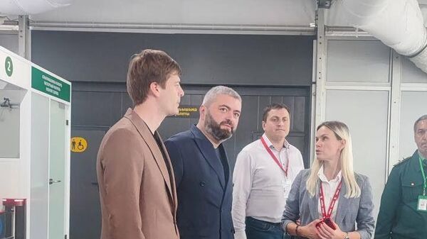 Глава Минтуризма Астамур Логуа обсудил вопросы сотрудничества с руководством сухумского аэропорта. - Sputnik Аҧсны