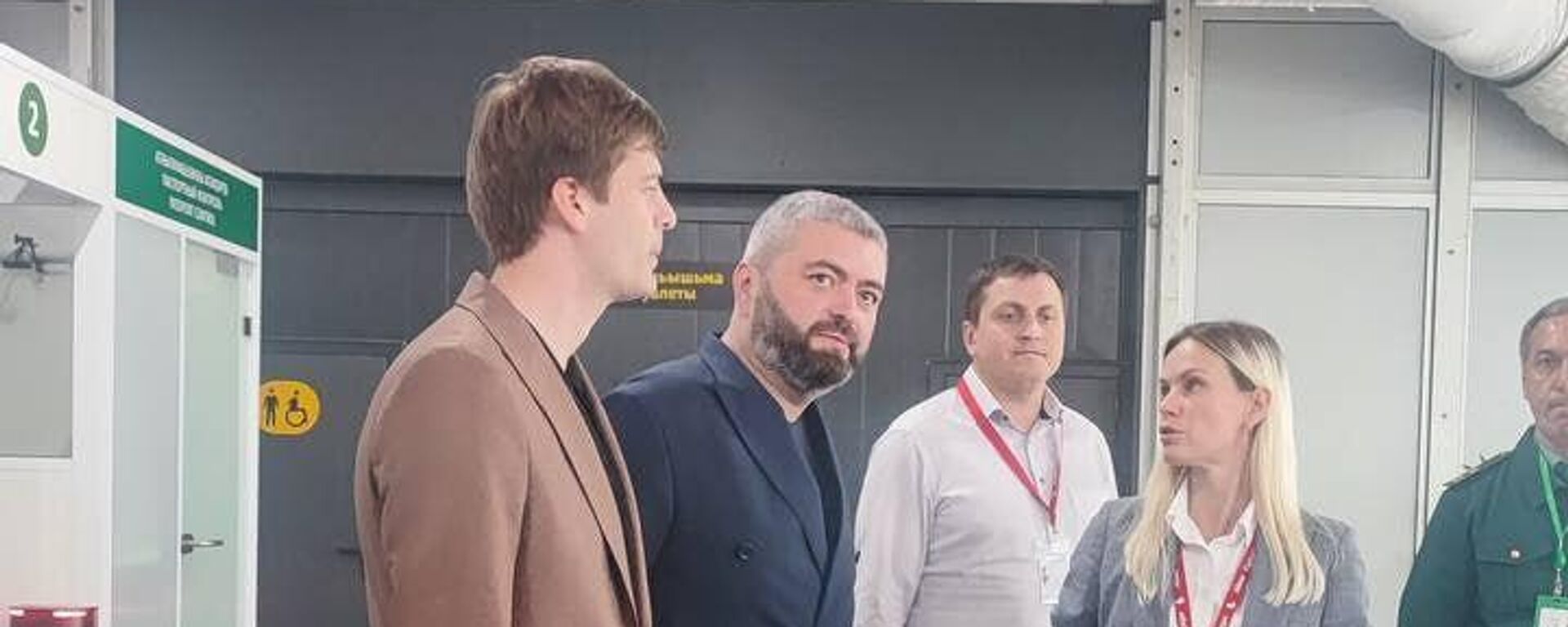 Глава Минтуризма Астамур Логуа обсудил вопросы сотрудничества с руководством сухумского аэропорта. - Sputnik Аҧсны, 1920, 31.05.2025