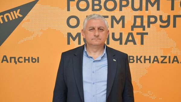 Лето не за горами: Халваш и Мукба о решении проблем турсферы в Абхазии - Sputnik Абхазия