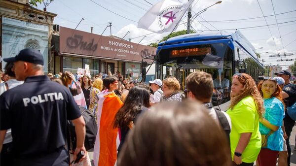 Марш ЛГБТ* в Кишиневе обернулся столкновениями верующих с полицией и жесткими задержаниями - Sputnik Абхазия