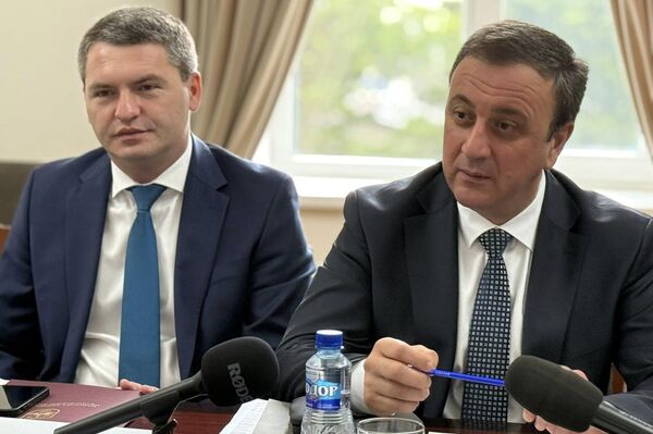 В Абхазию прибыла делегация Министерства экономического развития России во главе с замминистра Дмитрием Вольвачем В Абхазию прибыла делегация Министерства экономического развития России во главе с замминистра Дмитрием Вольвачем - Sputnik Абхазия