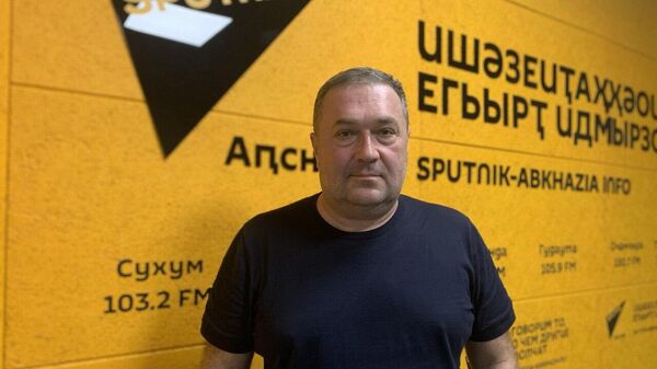Отельер рассказал, что привлекает туристов к пляжному отдыху в Абхазии - Sputnik Абхазия