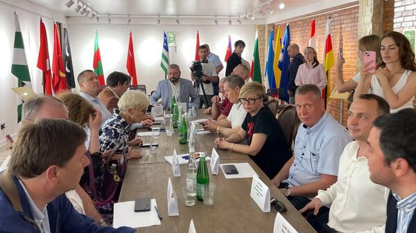 Круглый стол на тему: Абхазия и Россия: реалии и горизонты туристического сотрудничества - Sputnik Абхазия