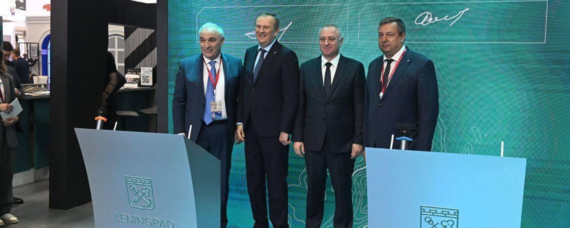 Встреча Президента Абхазии с губернатором Ленинградской области и подписание соглашения о дружбе  - Sputnik Абхазия, 1920, 20.06.2025