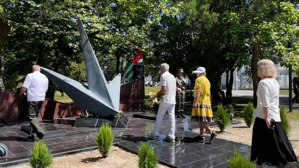 Торжественная церемония открытия памятника советским летчикам после реконструкции прошла в Гудауте - Sputnik Аҧсны