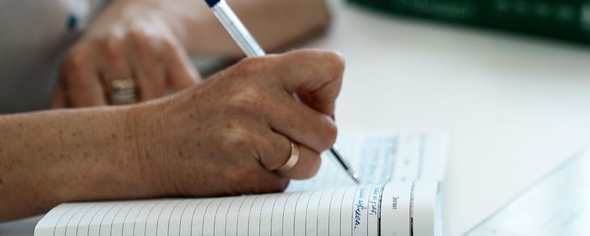 Елена Антошина педиатр из Саратова в Ткуарчалской ЦРБ - Sputnik Абхазия, 1920, 24.03.2026