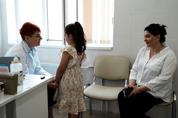 Елена Антошина педиатр из Саратова в Ткуарчалской ЦРБ Елена Антошина педиатр из Саратова в Ткуарчалской ЦРБ - Sputnik Абхазия