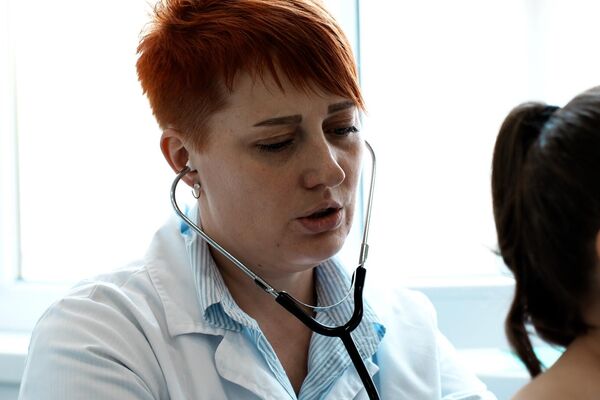 Елена Антошина педиатр из Саратова в Ткуарчалской ЦРБ Елена Антошина педиатр из Саратова в Ткуарчалской ЦРБ - Sputnik Абхазия