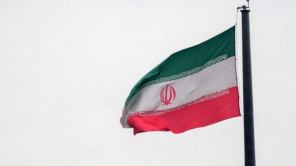 Государственный флаг Ирана в Тегеране - Sputnik Абхазия