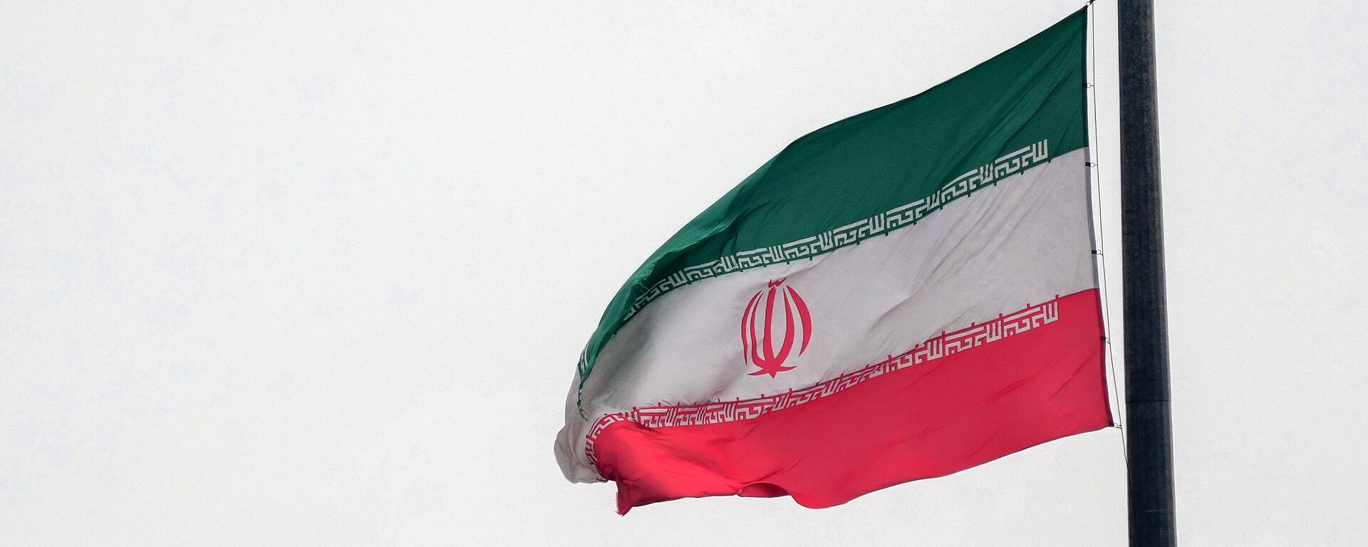 Государственный флаг Ирана в Тегеране - Sputnik Абхазия, 1920, 28.02.2026