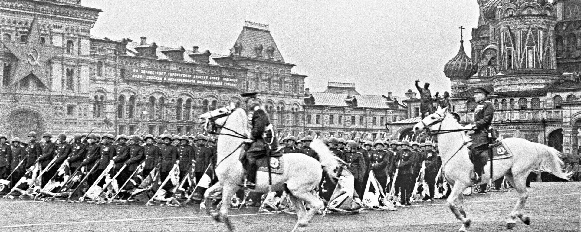 Парад на Красной площади в Москве 24 июня 1945 года - Sputnik Абхазия, 1920, 24.06.2025