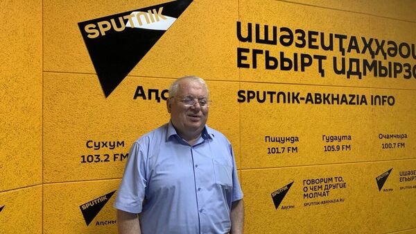 Ученому-историку Сослану Салакая 60. Интервью с юбиляром - Sputnik Абхазия