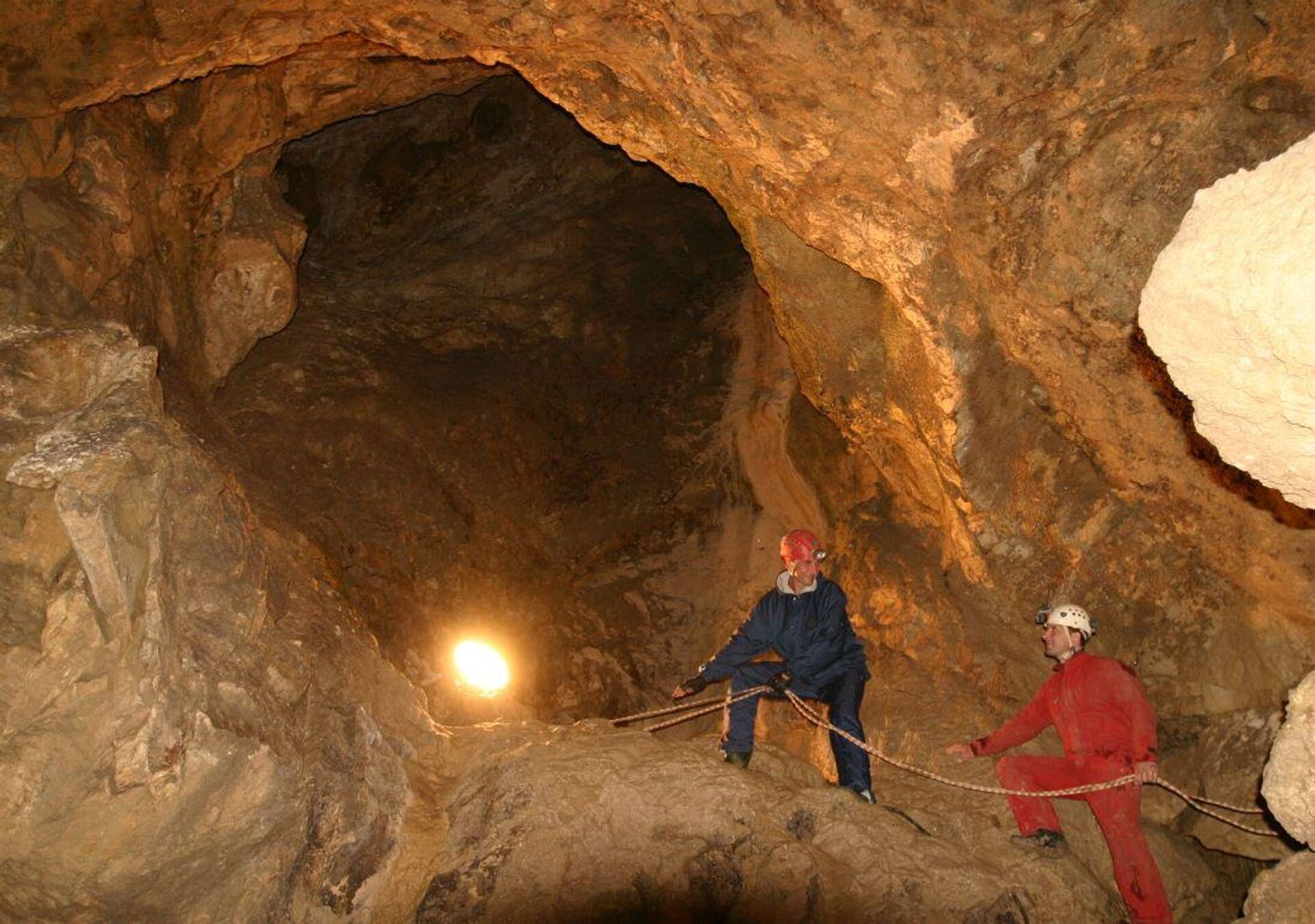 Новоафонская пещера. Архивные кадры Новоафонская пещера. Архивные кадры - Sputnik Абхазия, 1920, 30.06.2025