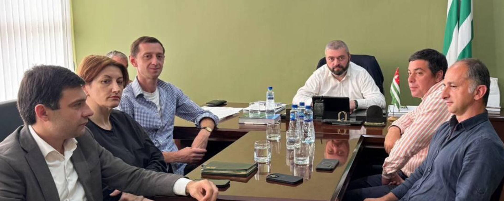Министр туризма Астамур Логуа провёл встречу с депутатами и профсоюзом экскурсоводов
 - Sputnik Абхазия, 1920, 30.06.2025