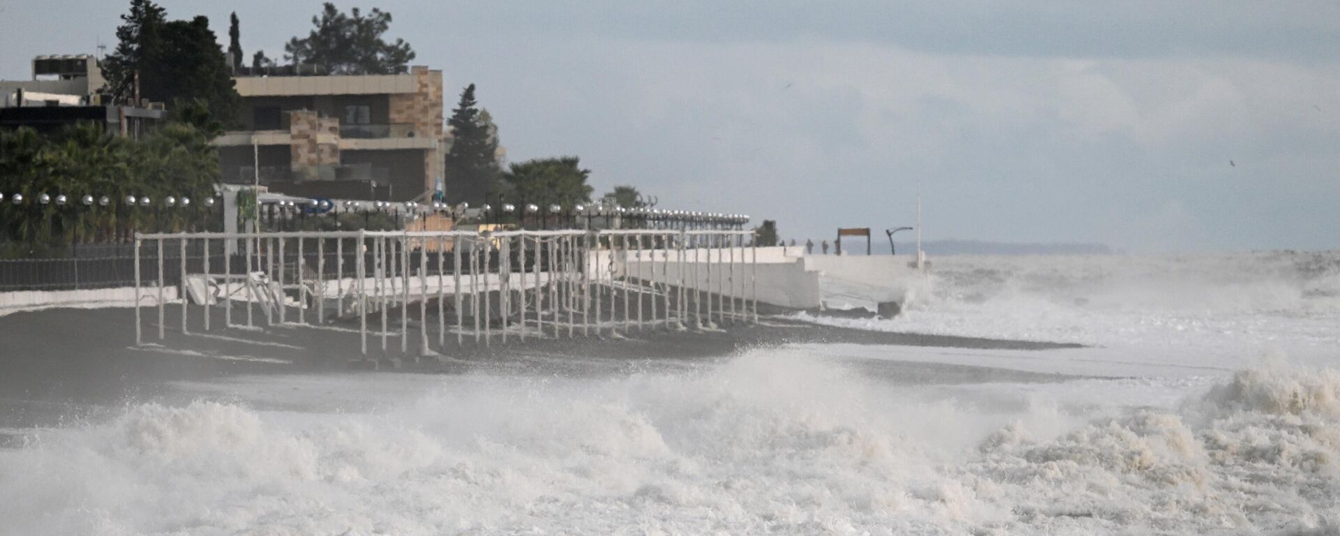 Шторм в Сочи - Sputnik Абхазия, 1920, 28.12.2025