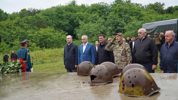 Память героев, погибших при высадке десанта на горе Ахбюк, почтили в Абхазии - Sputnik Аҧсны
