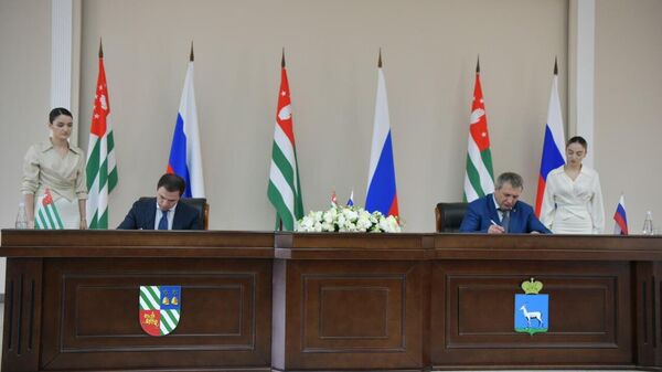 Сухум и Самара подписали соглашение об осуществлении международных и внешнеэкономических связей - Sputnik Абхазия