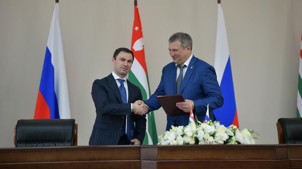 Сухум и Самара подписали соглашение об осуществлении международных и внешнеэкономических связей - Sputnik Аҧсны