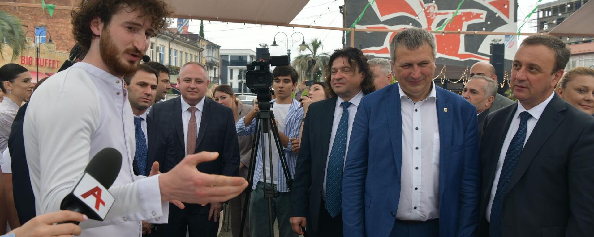 Первый гастрофестиваль открылся на площади Багапш на набережной Сухума - Sputnik Абхазия, 1920, 05.07.2025