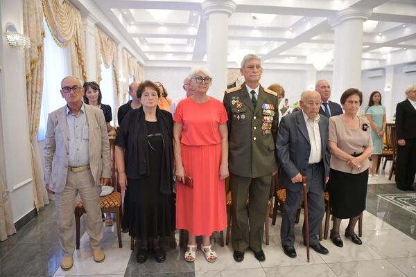 Награждение семейных пар в День семьи, любви и верности Награждение семейных пар в День семьи, любви и верности - Sputnik Абхазия