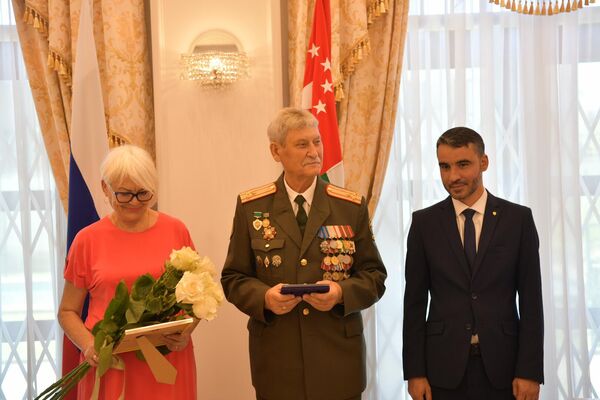 Награждение семейных пар в День семьи, любви и верности Награждение семейных пар в День семьи, любви и верности - Sputnik Абхазия
