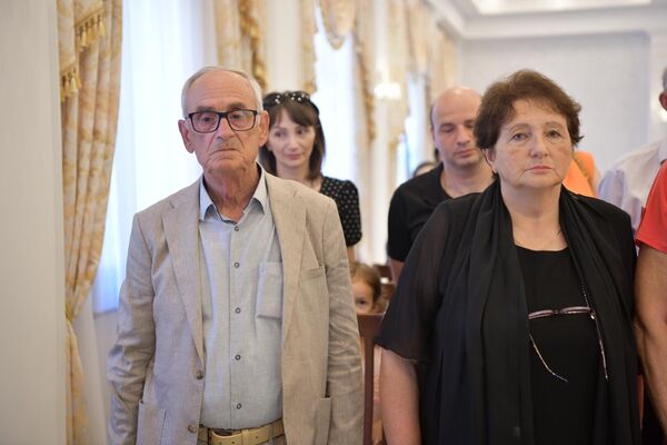 Награждение семейных пар в День семьи, любви и верности Награждение семейных пар в День семьи, любви и верности - Sputnik Абхазия