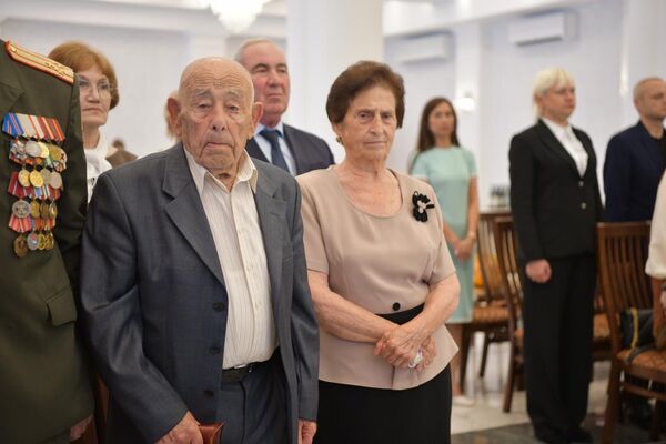 Награждение семейных пар в День семьи, любви и верности Награждение семейных пар в День семьи, любви и верности - Sputnik Абхазия