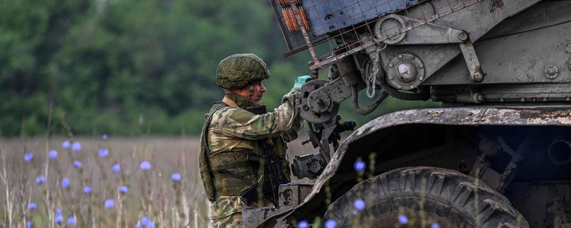 Боевая работа расчета РСЗО Град группировки войск Центр на Красноармейском направлении СВО - Sputnik Абхазия, 1920, 26.07.2025
